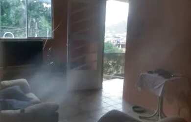 Imagem: A casa possui 2 Dormitórios, 2 Banheiros, 1 Vaga na garagem