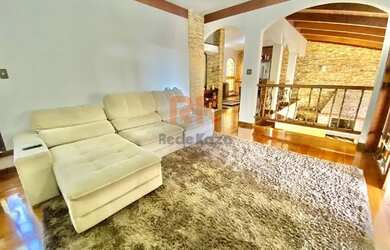 Imagem: A casa possui 5 Dormitórios, 4 Banheiros, 4 Vagas na garagem