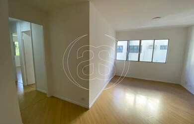 Imagem: O apartamento possui 3 Dormitórios, 1 Banheiro, 1 Vaga na garagem