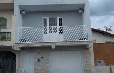 Imagem: A casa possui 2 Dormitórios, 1 Banheiro, 150m² de Área e