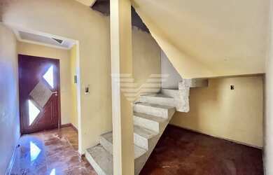 Imagem: A casa possui 3 Dormitórios, 3 Banheiros, 3 Vagas na garagem