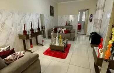 Imagem: A casa possui 3 Dormitórios, 2 Banheiros, 1 Vaga na garagem