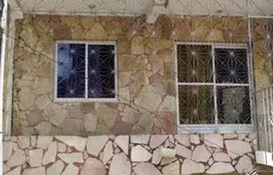 Imagem: A casa possui 2 Dormitórios, 1 Banheiro e está localizado