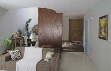 Imagem: A casa possui 3 Dormitórios, 2 Banheiros, 2 Vagas na garagem