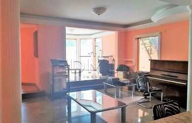 Imagem: A casa possui 3 Dormitórios, 4 Banheiros, 3 Vagas na garagem