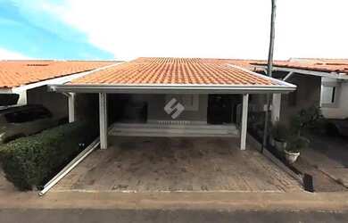 Imagem: A casa em condomínio possui 3 Dormitórios, 3 Banheiros, 2