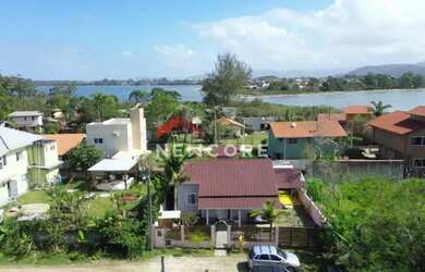 Imagem: A casa possui 3 Dormitórios, 3 Banheiros, 1 Vaga na garagem