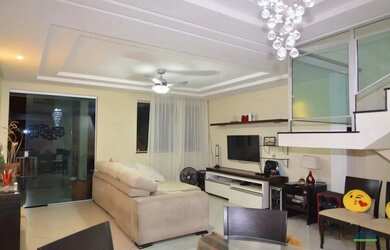 Imagem: A casa possui 3 Dormitórios, 4 Banheiros, 2 Vagas na garagem