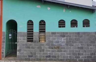 Imagem: A casa possui 2 Dormitórios, 2 Banheiros, 1 Vaga na garagem