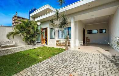 Imagem: A casa possui 4 Dormitórios, 4 Banheiros, 2 Vagas na garagem