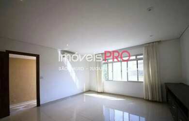 Imagem: A casa possui 3 Dormitórios, 5 Banheiros, 4 Vagas na garagem