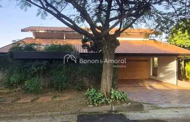 Imagem: A casa em condomínio possui 4 Dormitórios, 5 Banheiros, 5