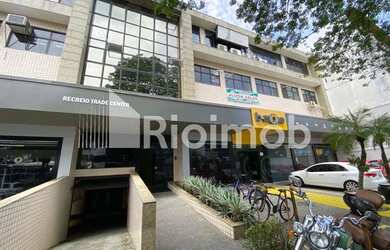 Imagem: O depósito possui 1 Vaga na garagem e 54m² de Área e está