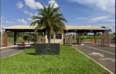 Imagem: O terreno possui 1000m² de Área e está localizado em Trindade