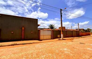 Imagem: A casa possui 5 Dormitórios, 5 Banheiros, 2 Vagas na garagem