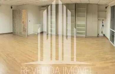 Imagem: O depósito possui 2 Vagas na garagem e 61m² de Área e está