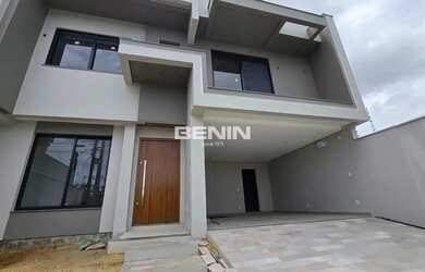 Imagem: A casa possui 3 Dormitórios, 2 Banheiros, 2 Vagas na garagem