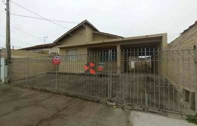 Imagem: A casa possui 2 Dormitórios, 1 Banheiro, 1 Vaga na garagem