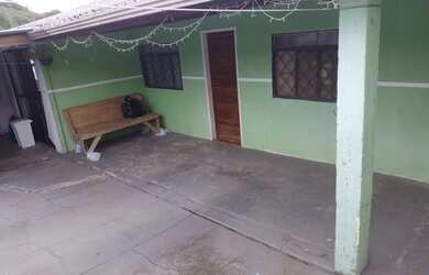 Imagem: A casa possui 2 Dormitórios, 1 Banheiro, 1 Vaga na garagem