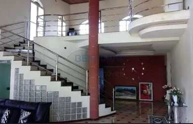 Imagem: A casa possui 4 Dormitórios, 5 Banheiros, 4 Vagas na garagem