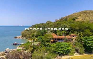 Imagem: A casa em condomínio para alugar possui 5 Dormitórios, 5 Banheiros