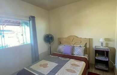 Imagem: A casa possui 2 Dormitórios, 2 Banheiros, 1 Vaga na garagem