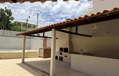 Imagem: A casa e possui 3 Dormitórios, Suítes, 3 Banheiros, 4 Vagas