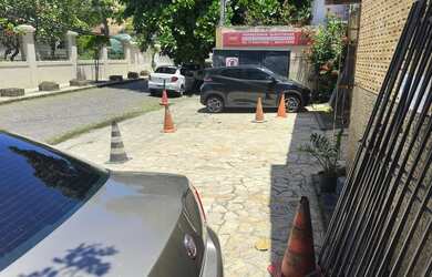 Imagem: O depósito possui 5 Vagas na garagem e 200m² de Área e está