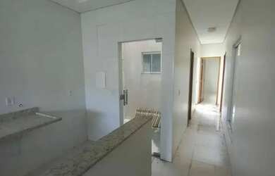 Imagem: A casa possui 3 Dormitórios, 3 Banheiros, 2 Vagas na garagem