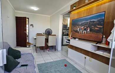 Imagem: O apartamento possui 2 Dormitórios, 1 Banheiro, 1 Vaga na garagem