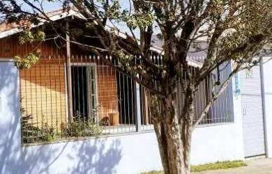 Imagem: A casa possui 3 Dormitórios, 2 Banheiros, 3 Vagas na garagem