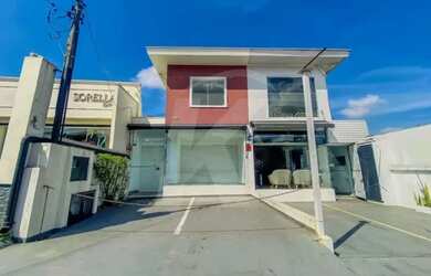 Imagem: O depósito possui 2 Vagas na garagem, 234m² de Área e está