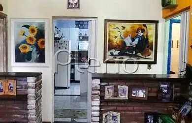 Imagem: A casa possui 3 Dormitórios, 1 Banheiro, 4 Vagas na garagem