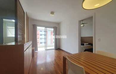 Imagem: O apartamento possui 1 Dormitório, 1 Banheiro, 1 Vaga na garagem