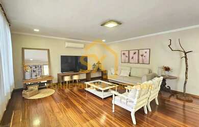 Imagem: A casa possui 4 Dormitórios, 5 Banheiros, 2 Vagas na garagem