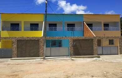 Imagem: A casa possui 3 Dormitórios, 2 Banheiros, 2 Vagas na garagem