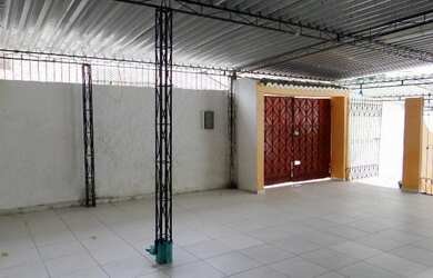 Imagem: A casa possui 2 Banheiros e 453m² de Área e está localizado