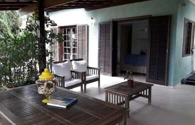 Imagem: A casa possui 3 Dormitórios, 3 Banheiros, 3 Vagas na garagem