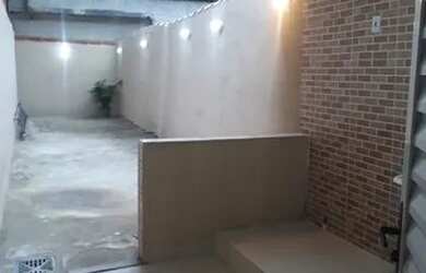 Imagem: A casa possui 1 Dormitório e 1 Banheiro e está localizado