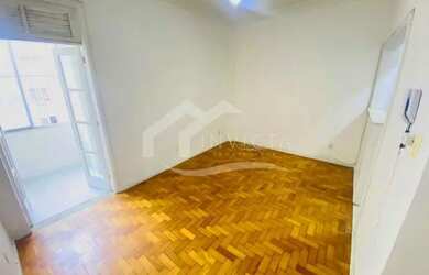 Imagem: O apartamento possui 1 Dormitório, 1 Banheiro, 40m² de Área