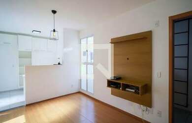 Imagem: O apartamento possui 2 Dormitórios, 1 Banheiro, 1 Vaga na garagem