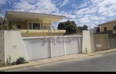 Imagem: A casa possui 3 Dormitórios, 4 Banheiros, 3 Vagas na garagem