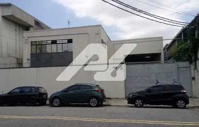 Imagem: O depósito possui 1000m² de Área e está localizado em Água