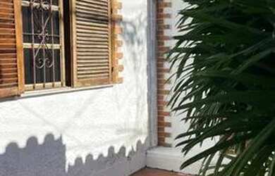 Imagem: A casa possui 2 Dormitórios, 1 Banheiro, 3 Vagas na garagem