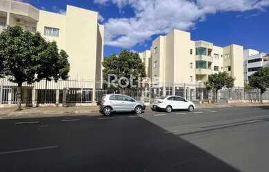 Imagem: O apartamento possui 3 Dormitórios, 1 Banheiro, 1 Vaga na garagem