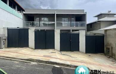 Imagem: A casa possui 3 Dormitórios, 2 Banheiros, 1 Vaga na garagem