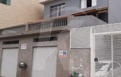 Imagem: A casa possui 4 Dormitórios, 4 Banheiros, 4 Vagas na garagem