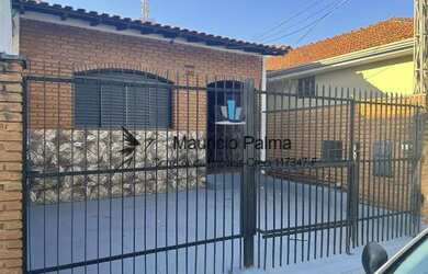 Imagem: A casa possui 2 Dormitórios, 1 Banheiro, 2 Vagas na garagem