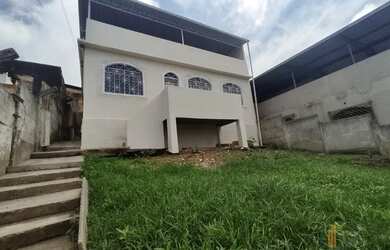 Imagem: A casa possui 2 Dormitórios, 1 Banheiro, 1 Vaga na garagem