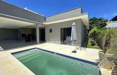 Imagem: A casa em condomínio possui 3 Dormitórios, 4 Banheiros, 4